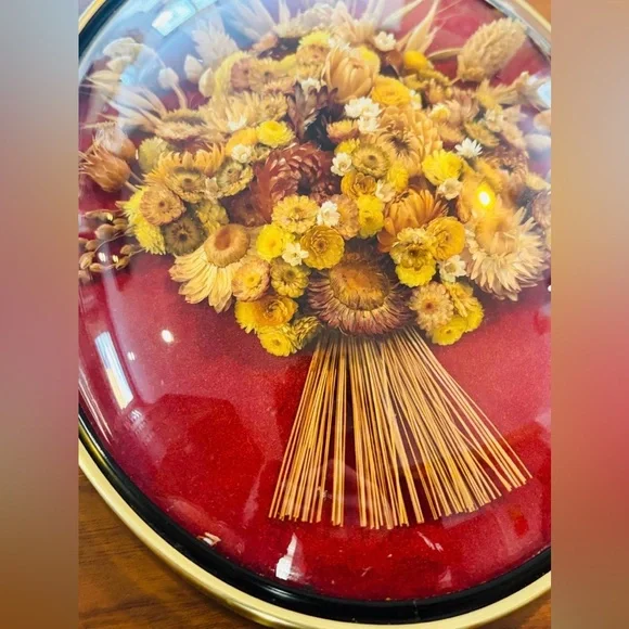 Vintage Belgian Floral Wall Art – Dried Flower Bouquet in Red Velvet Oval Frame - Picture 11 of 11